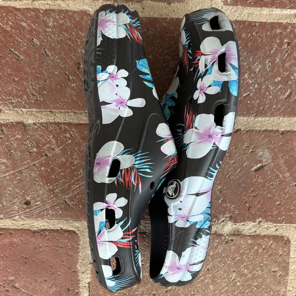CROCS Black Floral Print Hawaiian Clogs with Colorful Accents - Picture 5 of 8